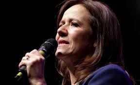 En redes sociales circula la imagen del momento en el que el joven rubén rodríguez velasco se acerca la aspirante presidencial del pan y exprimera dama, margarita zavala. Margarita Zavala Desmiente Arresto De Su Hijo En Estados Unidos Noticieros Televisa
