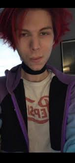 Can I get a helllll yeah for goth girls in fishnets 🤩