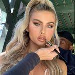 Kellie Cummins's Instagram, Twitter & Facebook