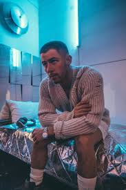 Nick jonas and priyanka chopra dressed to the nines at the 2021 billboard music awards, wearing a green suit and sparkly dress, respectively. Nick Jonas Sports Omega Watch For Spaceman Music Video