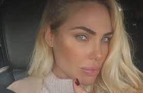 Nel 1999 ha il suo primo ruolo in tv, anche se poco. Ilary Blasi Nuovo Programma Per Lei Partira In Autunno
