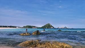 Harga tiket masuk pantai kutang lamongan. Pantai Kuta Lombok Harga Tiket Masuk Rute Menuju Lokasi Gambar