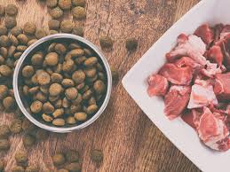 For cat owners who want to make homemade cat food or try a raw cat food diet, webmd provides ideas, tips, and important nutrition guidelines. What Is Homemade Cat Food How Do You Make It And Is It Better Than Store Bought The Daily Cat