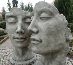 Mann Frau Parchen Gartenskulpturen Portrait Skulpturen aus beton, gehauene skulpturen aus granit, gartenskulpturen aus holz, bronzeskulpturen, metallskulpturen für den garten, skurrile moderne gartenskulpturen.