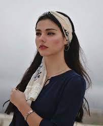 40 Head Scarf Head Wrap Headband Styles For Girls In 2021 Scarf Hairstyles Hair Scarf Styles Beauty Girl