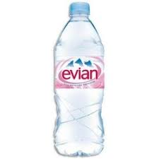 Wasser ab 200 ppm wirkt belastend für unseren körper und kann ihn somit nicht entgiften und entschlacken. Evian Wasser Kunststoffflasche Pet 1 L Sourire Des Saveurs
