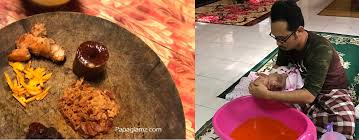 Tidak hanya itu, sari kunyit juga dapat kamu gunakan buang ampas kunyit dan masukkan hasil perasan pada satu mangkuk berisi 1 kuning terlur ayam kampung dan 1 sendok air kapur sirih. Resepi Air Kunyit Untuk Ibu Berpantang