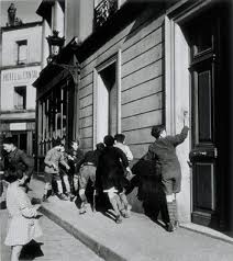 Sonnette 1934 Robert Doisneau Photographie Noir Et Blanc Photo Noir Et Blanc