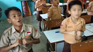 Makna lagu menentukan juga tempo yang digunakan untuk menyanyikan lagu tersebut. Lagu Kesayangan Ciptaan Daljono Youtube