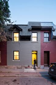 Le Projet Grand Trunk Pres Du Canal Lachine A Montreal Quand Renover Rime Avec Recuperation Joli Joli Design Row House Small House Renovation Architecture
