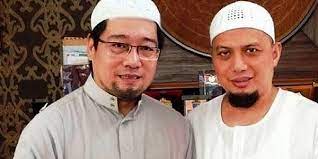 Pepnews.com adalah media warga, tempat bagi penulis amatir dan profesional menyampaikan berbagai opini dalam bentuk artikel mapun feature yang ditulis dari sudut pandang tidak biasa, yang berbeda dari sudut pandang berita media arus utama. Para Muallaf Yang Merusak Islam The Truly Islam
