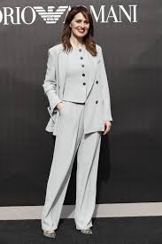 Info su paola cortellesi biografia filmografia discografia video foto citazioni curiosità frasi celebri qui puoi conoscere la carriera e le curiosità sulla vita privata di paola cortellesi, leggere le notizie più. Paola Cortellesi Emporio Armani Show Photocall At Milan Fashion Week 02 21 2020 Celebmafia