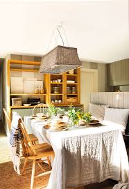 Guarda las demás tazas de ponche en los estantes cerrados. 60 Vitrinas Para Guardar Y Decorar El Salon La Cocina El Office