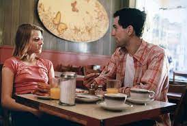 Taxi driver is a 1976 american film directed by martin scorsese, written by paul schrader, and starring robert de niro, jodie foster, cybill shepherd, harvey keitel, peter boyle, leonard harris. Taxi Driver Film Rezensionen De