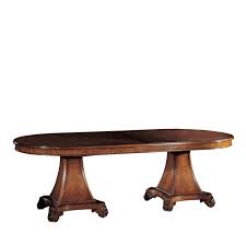 The weald traditional extending dining table has a lovely buttermilk painted frame and is crafted using selected timbers and is supported on a sturdy turned pedestal base. Extendable Oval Dining Table Bianchini Artemest