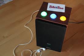 In jeder folge werden dabei mehrere kurze sketche gezeigt, die sich um ein bestimmtes thema drehen, beispielsweise geld oder urlaub. Hoerspielland De Das Fan Portal Fur Horspiele Specials Die Diy Horspiel Box Horspielland Play