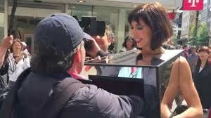 The milomoire community on reddit. Milo Moire Polemica Por Una Performance En La Que Una Artista Se Deja Tocar En La Via Publica Vos