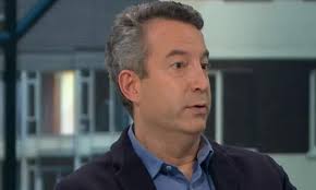 El doctor César Carballo alerta sobre retrasar la vacunación con  AstraZeneca y Janssen: "Va a suponer miles de muertos"