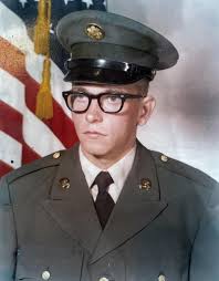 I'm looking for anyone that knew my father, Sgt. Terry Von Vanzant Sr. He  went through basics in the fall of 1978 in Ft. Leonard Wood and served in  Desert Storm 91-92.