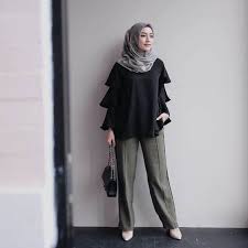 Saat bekerja wanita berusia 74 tahun itu juga bersama tim orang dari cina, vietnam, australia, brazil dan argentina. Ini Dia 10 Pakaian Untuk Interview Kerja Berjilbab