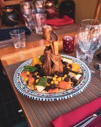 Le couscous est originaire d'afrique du nord et désigne aussi bien la graine que le plat. Menthe Et Cousous Le Quartier Latin