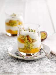Tiramisu Aux Fruits De La Passion Et Aux Peches Recept Voedsel Ideeen Passievrucht Desserts