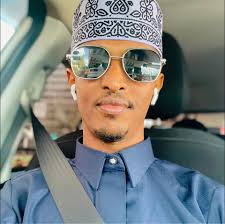 Farmaajo isagaa irdaha u soo xiray wadahadaladii doorashooyinka, ka dibna  hoggaamiye kooxeed noqday. Ma jirto cid xiisa u qabta la kulankiisa. Dawlad  Goboleedyada qaarkood bulshadii rayadka iyo waxgaradkii ayey la tashadeen,  ka