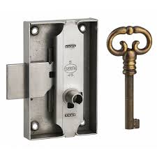 Des meubles de qualité, fabriqués en france. Thirard Serrure En Applique Pour Meuble En Acier Poli 50 Mm Droite 3150260003529