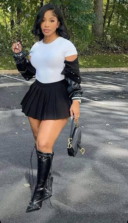 Flare skirt outfit black women | Leather pleated skirt outfit black women, Tennis skirt outfit with boots, Sporty glam pleated mini skirt