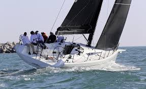 Die räumlichkeiten vor ort sind barrierefrei. Essai Voilier Italia 11 98 Bellissimo Voile Moteur