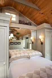 Interesting Use Of Mirror And Crown Moulding To Frame Out The Bed Home Cozy House Rustic Cottage