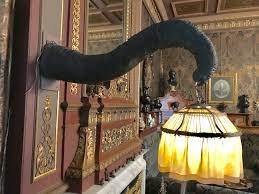 paleis het loo olifantenslurf lamp paleishetloo palace elephant lamp ancient goldenage king queen old world interiors architecture fashion apeldoorn