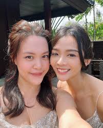 Bridesmaids to the most beautiful bride @bellywellyjelly at the most  beautiful wedding 🤍🕊️ last pic is the best