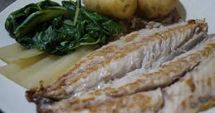 Il polpo alla griglia è un piatto tipico di molte nazioni che si affacciano sul bacino. Sgombro Alla Griglia Con Patate E Verdure Cibo Sano