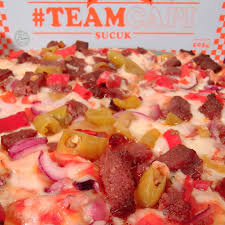 Pizza thunfisch rezept zeigt dir pizza al tonno mit fotoanleitung selbermachen. Foodschau Werbung Capital Bra Pizza Sucuk Thunfisch Facebook