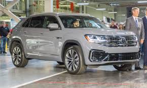 The atlas sport cross is the first volkswagen to offer traffic jam assist and dynamic road sign display; 2020 Volkswagen Atlas Cross Sport First Look Autonxt