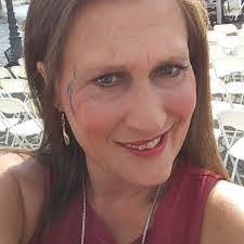 Lori Rau's Instagram, Twitter & Facebook