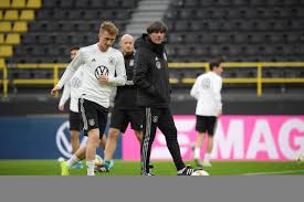 Gehalt als bundestrainer beim dfb. Bundestrainer Jogi Low Hort Auf So Reagiert Der Bvb Boss Bvbwld De