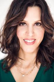 Laura Calnan's Instagram, Twitter & Facebook