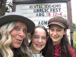 Stella Swanson & The Rosie Joyfuls