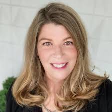 Lisa Batts's Instagram, Twitter & Facebook