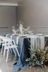 La Tavola Fine Linen Rental Tuscany Wedgwood With Aurora White Table Runner And Velvet Ivory Napkins Photography Jes Fine Linen Linen Rentals Table Runners