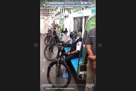 Maybe you would like to learn more about one of these? Naik Mrt Anies Bawa Sepeda Non Lipat Ke Gerbong Kereta