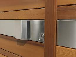 Découvrez tous les bénéfices de la porte d'entrée bois. Portes D Entree En Bois Contemporaines Tendance Securite