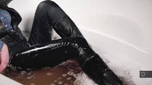 Fluidr makes it easy to view photos and videos on flickr using continuous pagination which essentially means that you can view hundreds of photos and videos without ever having to click on a 'next' link. Brunette Girl In Tight Jeans Overall And Jacket Gets Completely Wet In Bath Wetfoto Com