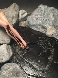 Explore Taylor Momsen's Sensual Naked Photos - A Feast for the Senses