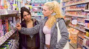 In de film wordt het verhaal opgepikt als de meiden 18 zijn. Dunya Desie 2008 Imdb