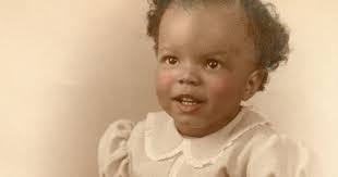 Effie Sampson's Instagram, Twitter & Facebook