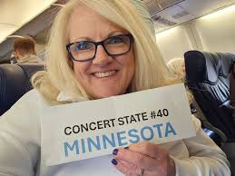 Flying into MSP this evening. Love St. Paul 💙🤍💙