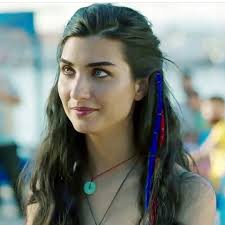 Tuba Buyukustun Sac Rengi Sac Baliksirti Orgu